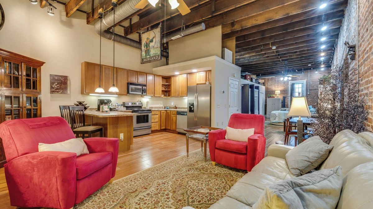 Bristol Apartment | LiveLike a LocalLoft, Downtown,Walkable/Music