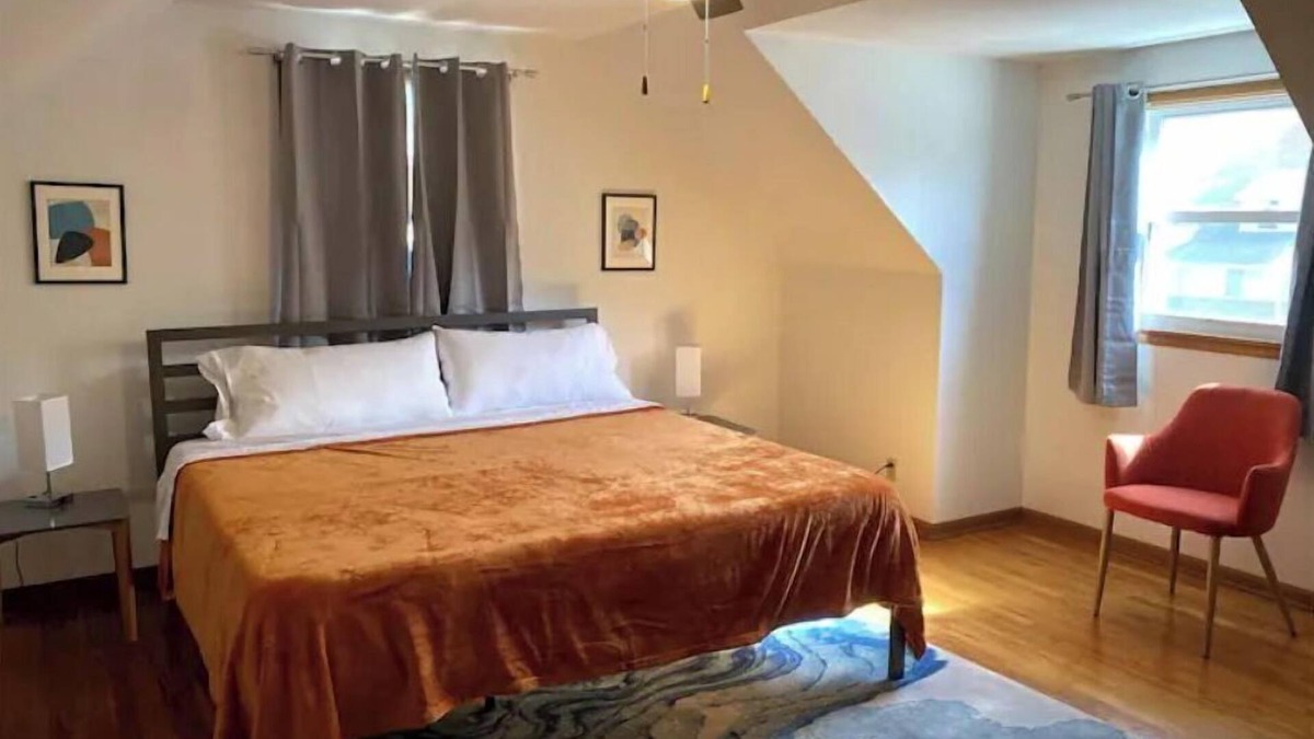 Indianola House | Lively Cottage 2 King Beds 4 Bed 2 Bath