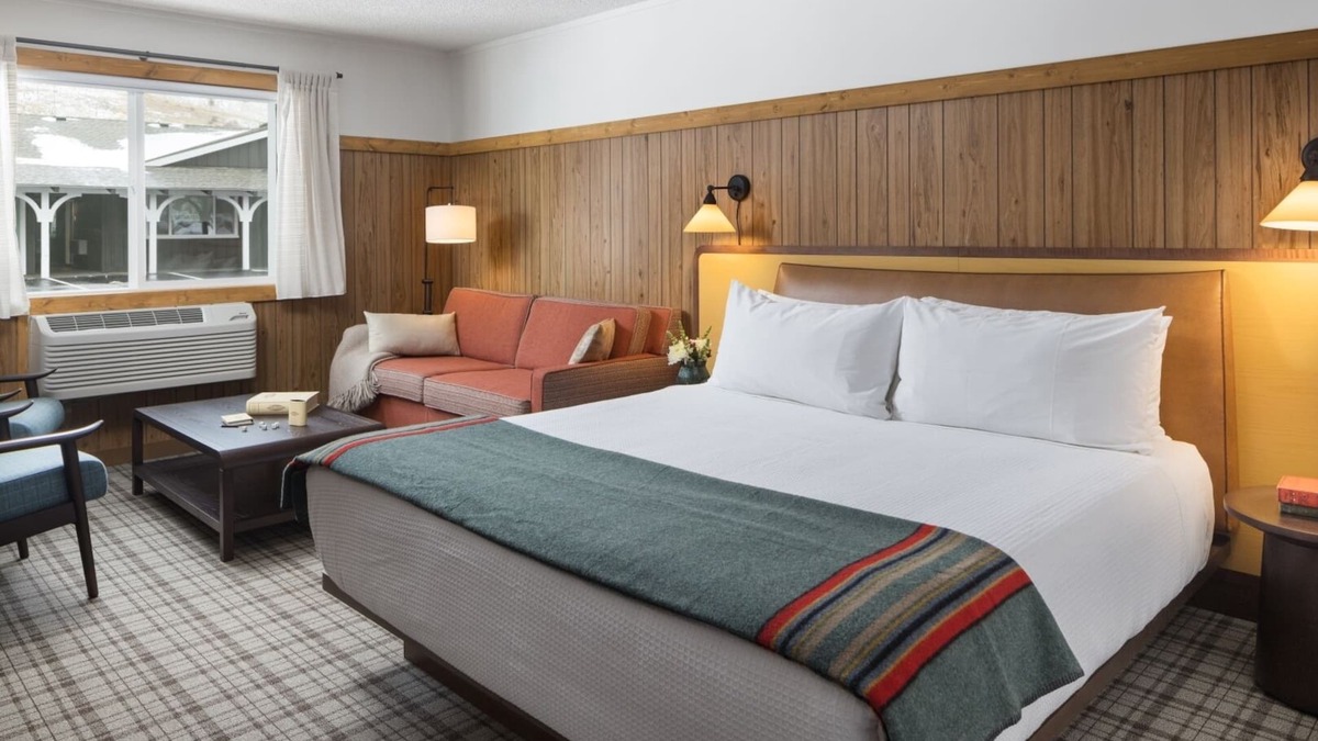 Jackson Hotel | Lively Saloon at Cozy Lodge Ideal for Ski Enthusiasts in Jackson - 2 Units