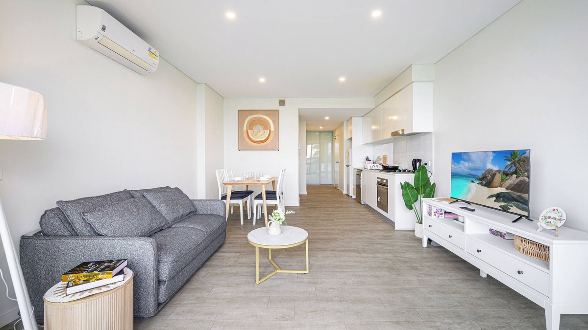 Liverpool Apartment | Liverpool adorable 2Br apt with Free Parking