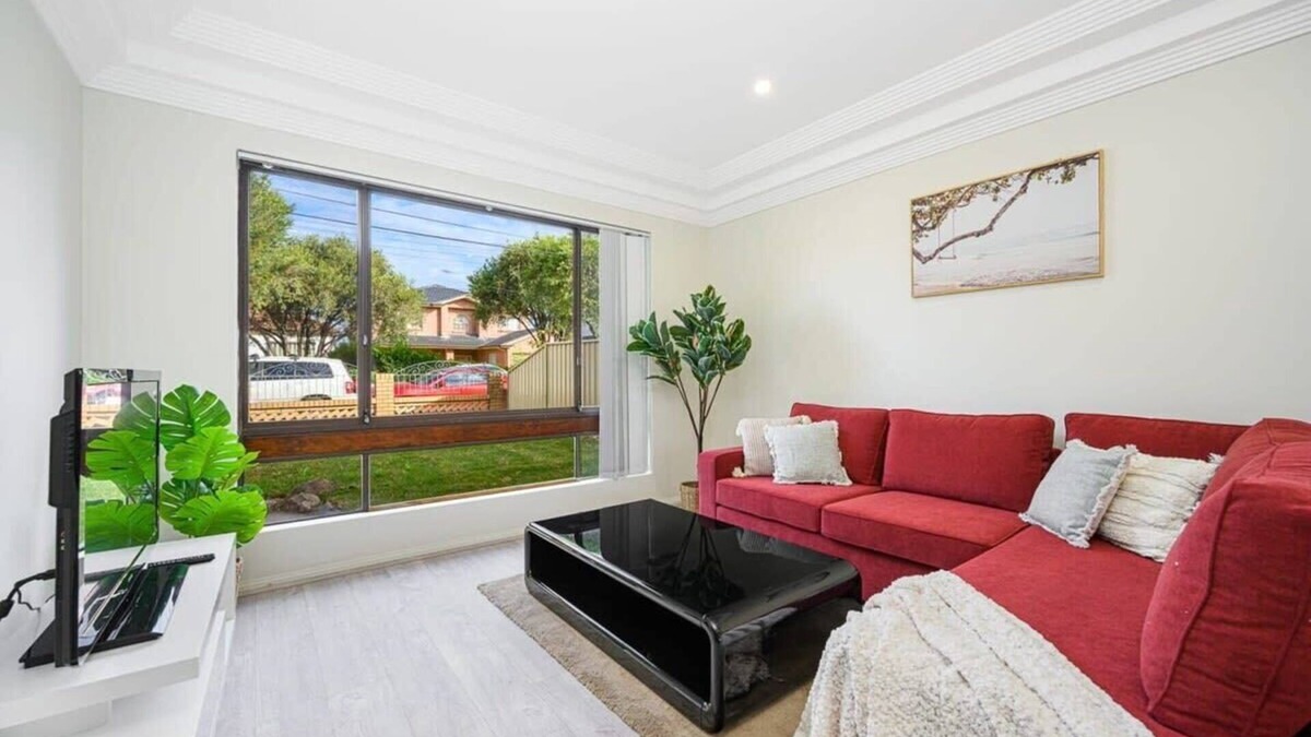 Liverpool House | Liverpool Oasis 5BR Home for Groups and Families