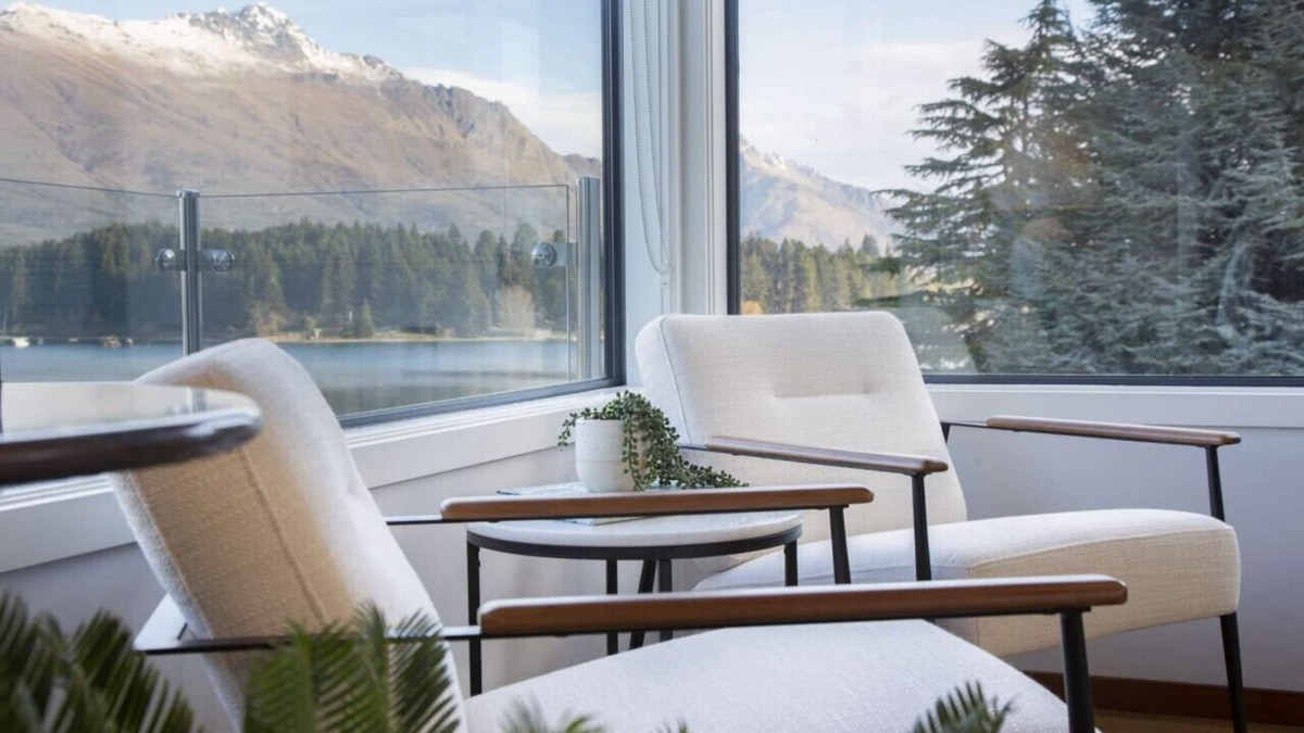 Queenstown House | Livin' on Lake Time | Waterfront home | Spectacular views and convenient to town