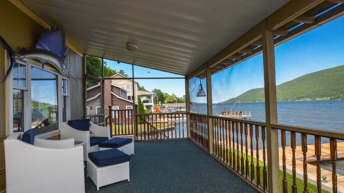 Holcomb Cottage | Livin' on the Edge: Spectacular Waterfront Property
