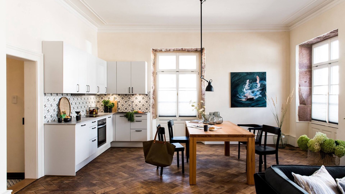 Lahr House | Living in the city palace, spacious 4-person apartment with wood-burning stove