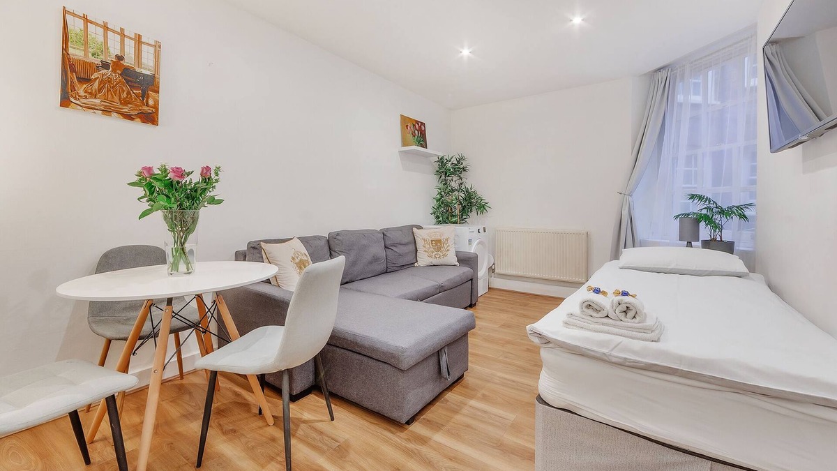 St. Johns Wood Apartment | Living in the Heart of London: Your Perfect Urban Retreat.