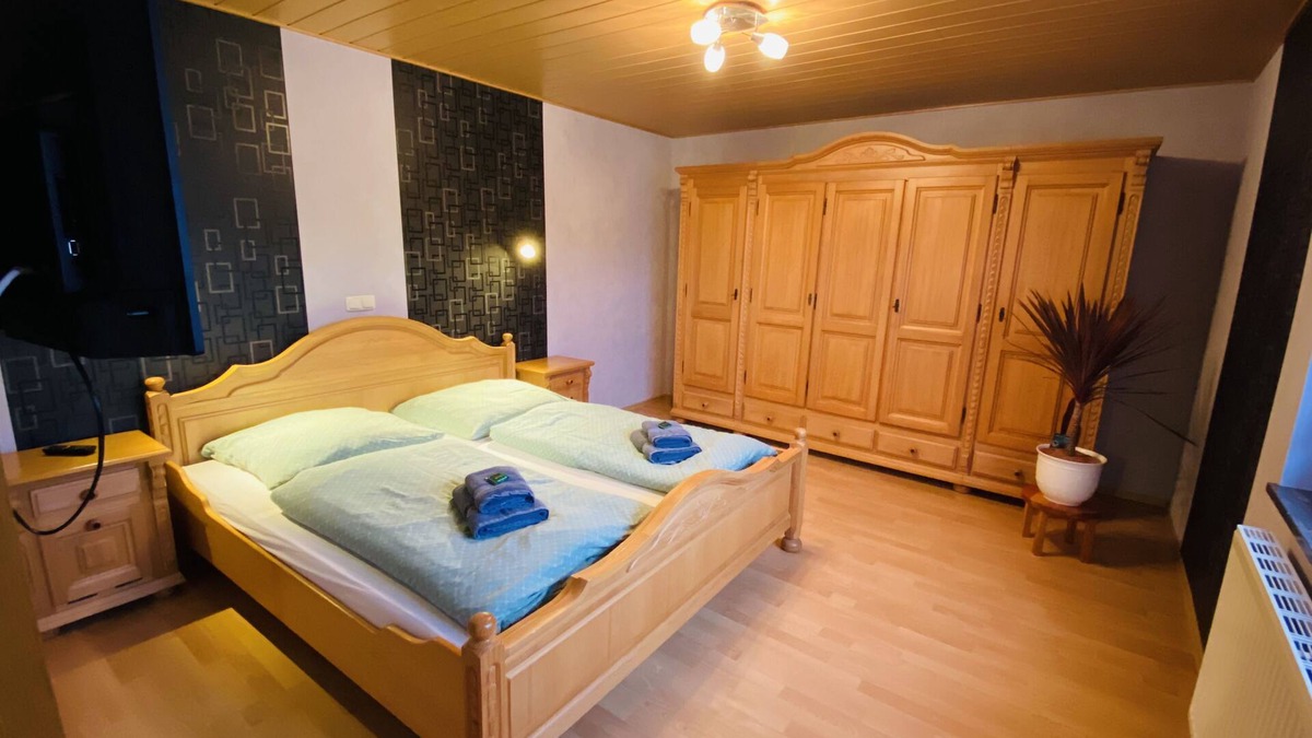 Sankt Kilian Apartment | Living on 85sqm, 3 bedrooms, W-LAN, fireplace