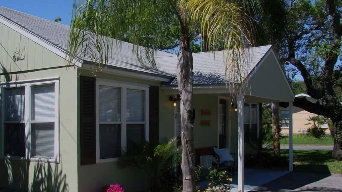 Fulton Cottage | Living On Island Time #2 - Cozy Coastal Cottages With A Whole Lot Of Charm!