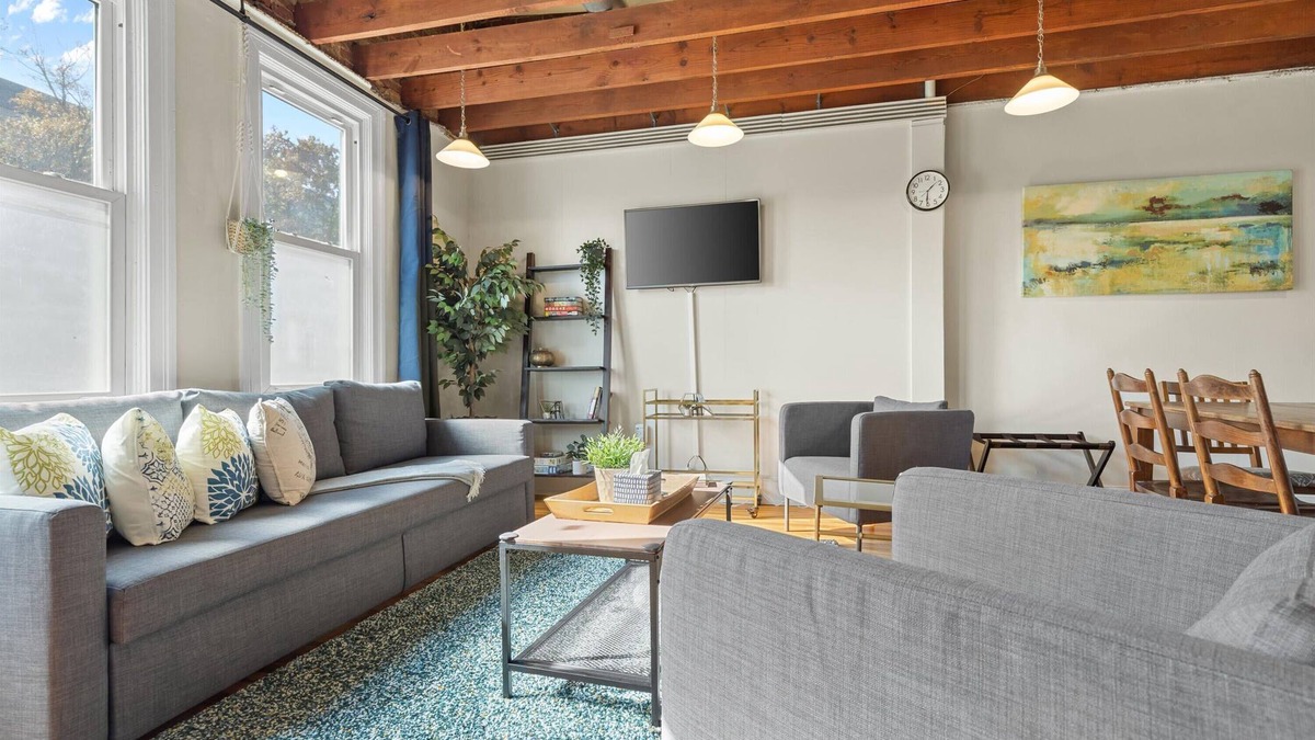 Southeast Bed & Breakfast | Living on The Edge of Capitol Hill, METRO subway