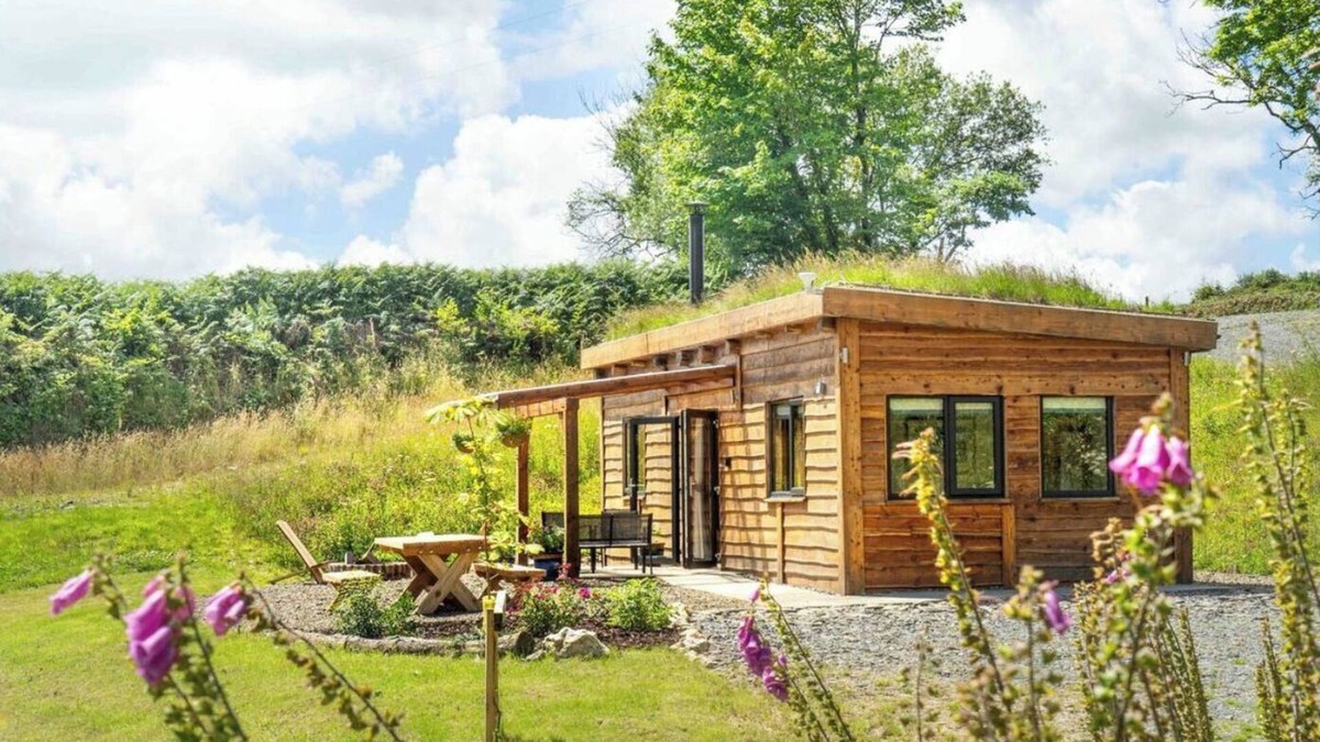 Whitland Cabin | Living Roof Log Cabin Overlooking Private Woodland