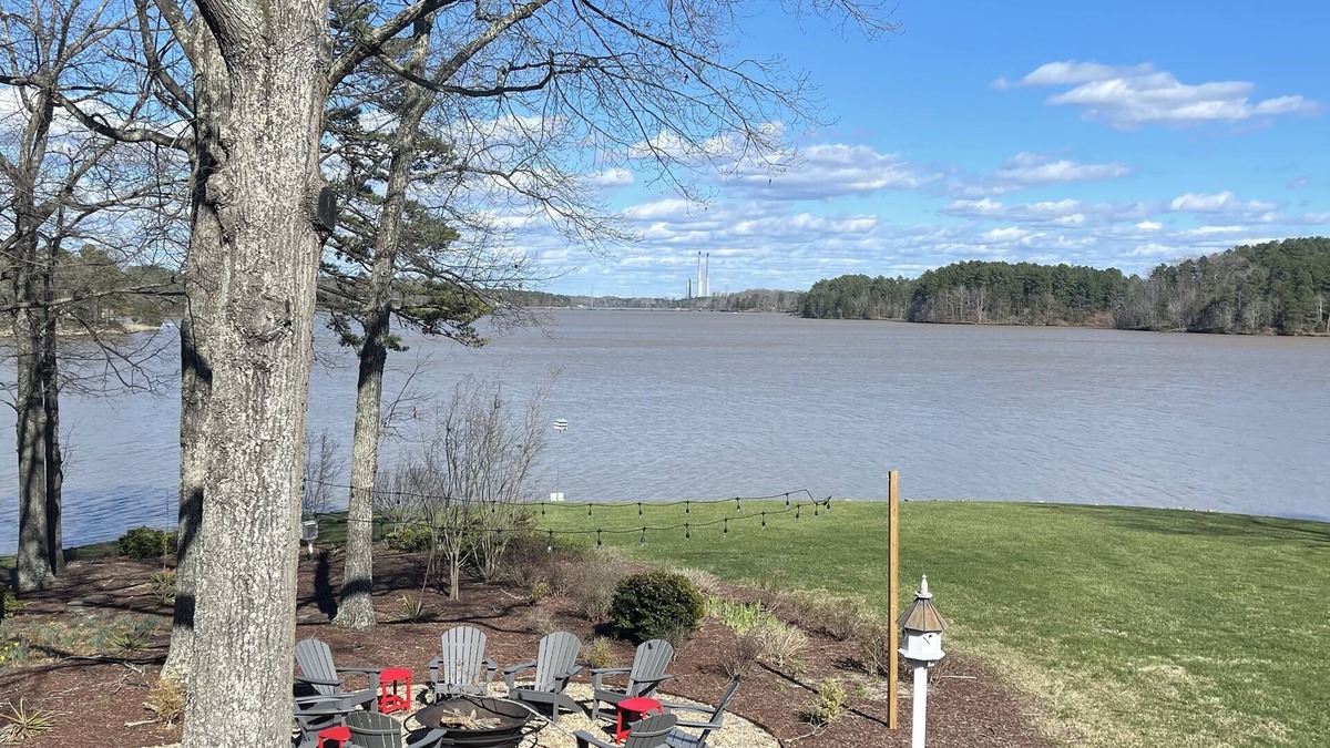Semora House | Living the Lake Life w/2 kitchens 6 bdrms