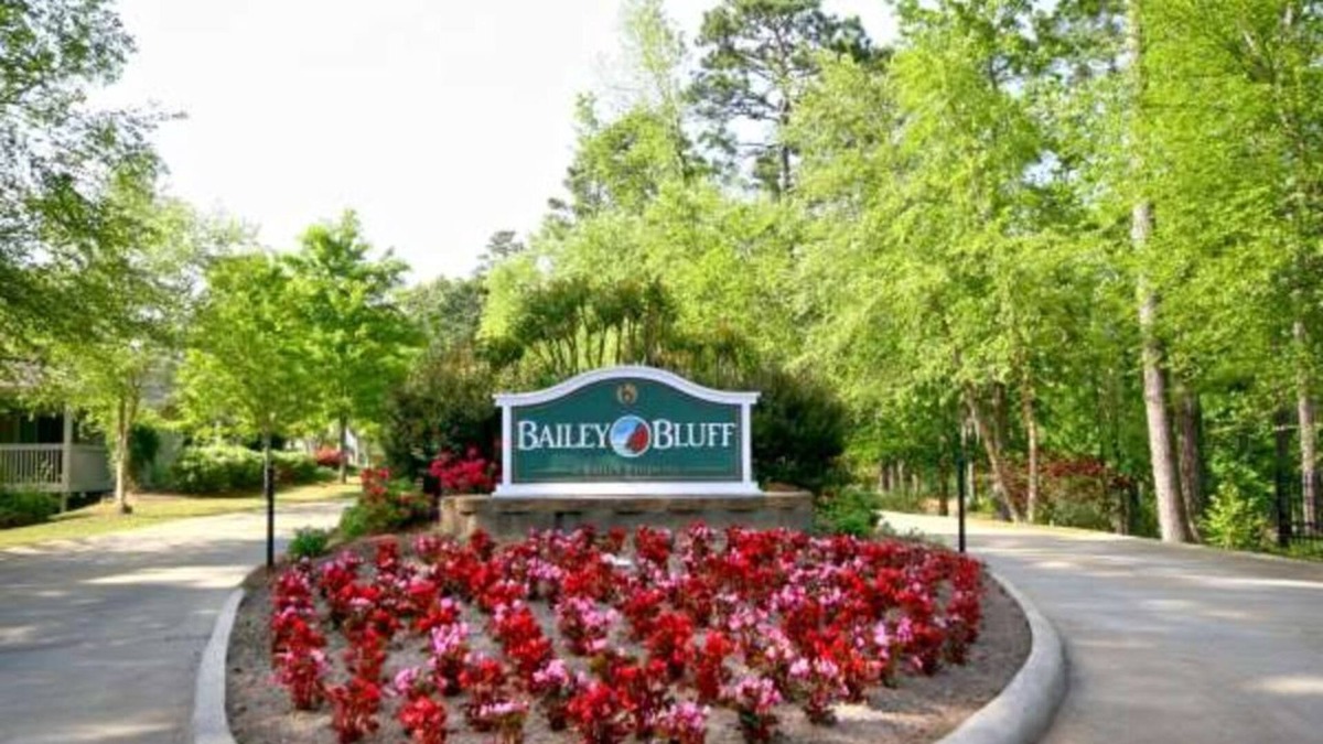 Negreet Villa | Living the Life on Toledo Bend Sleeps 8 Pool, Fishing, Golf.