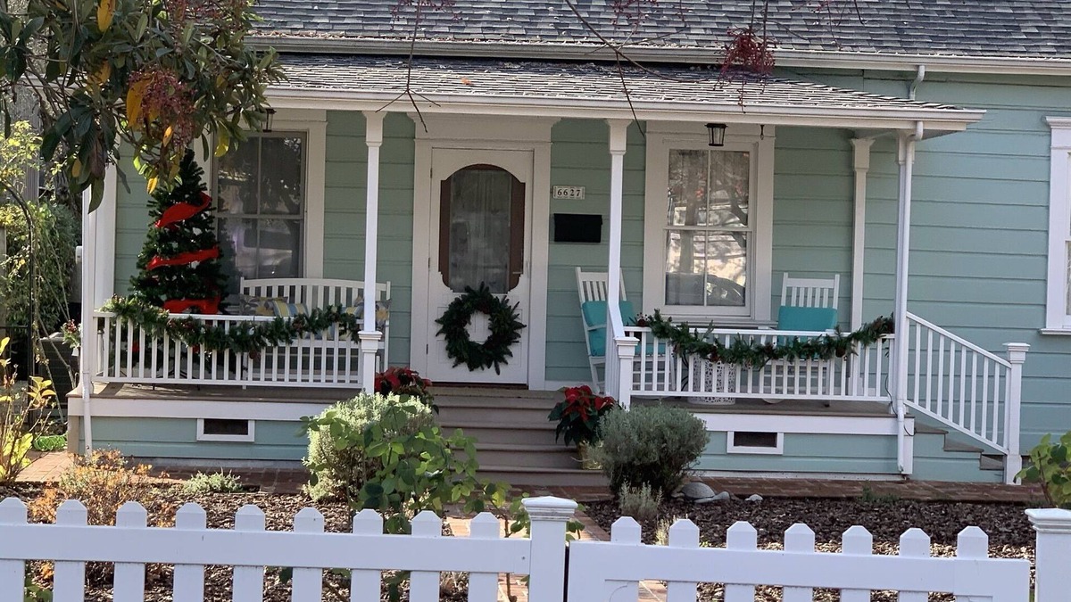 Yountville Cottage | Living the Napa dream in this ideally located Yountville cottage.