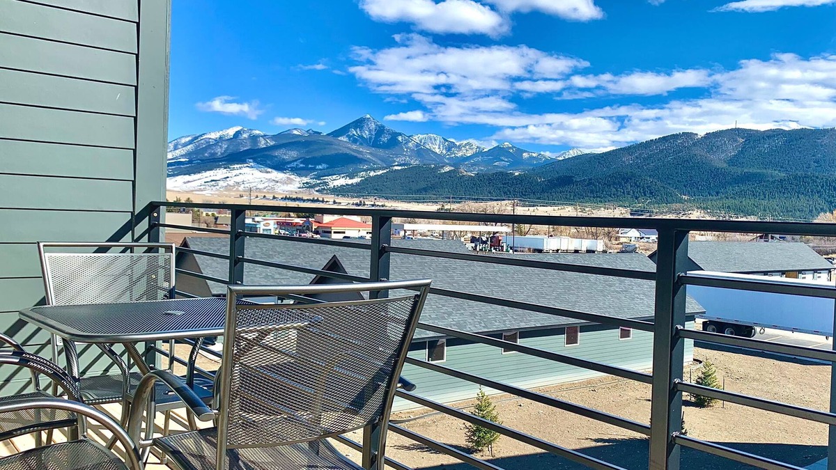 Livingston Condo | Livingston Condo: 2 BR, 2 BA Condominium in Livingston, Sleeps 6