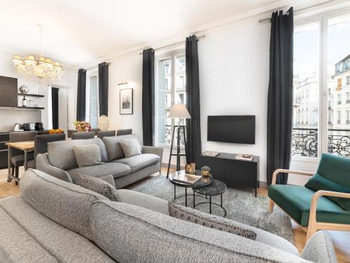Gaillon Apartment | LivinParis - Luxury 3 Bedrooms Le Louvre I