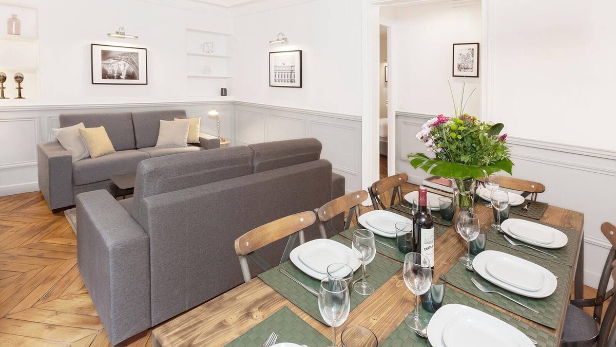 Quartier du Faubourg-Montmartre Apartment | LivinParis | Luxury 4 Bedrooms Opera Lafayette II