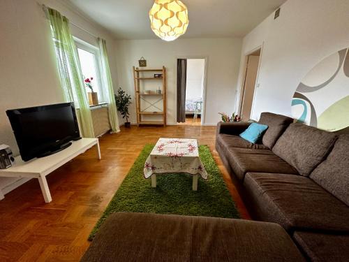 Ljungaverk Apartment | Ljungaverk Takvåning med Ekgolv och badkar nära älven
