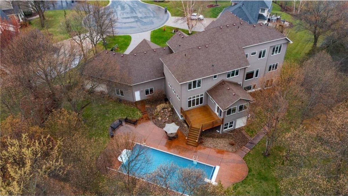 Andover House | LL private access unit w/lux beds, pool table, theater room, Xbox/wifi.