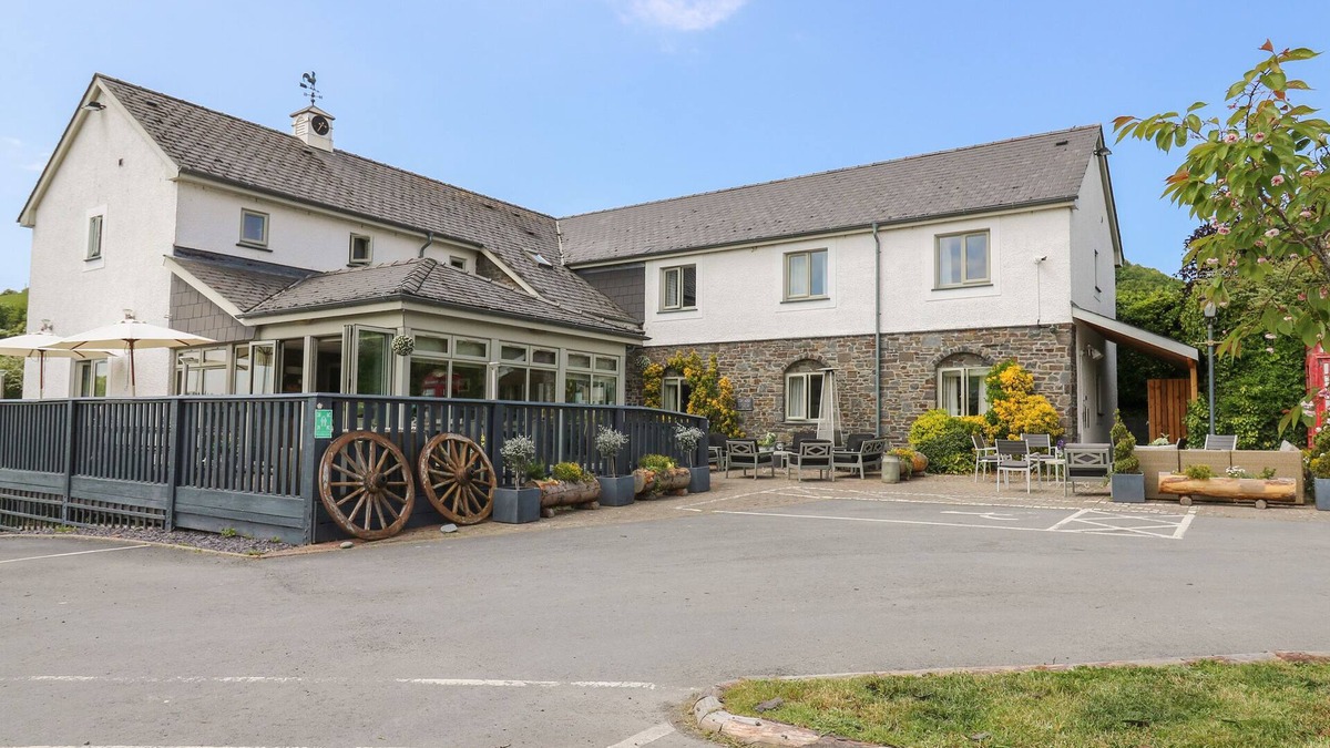 Llandre Cottage | LLETY CEIRO, pet friendly, with a garden in Bow Street, Wales