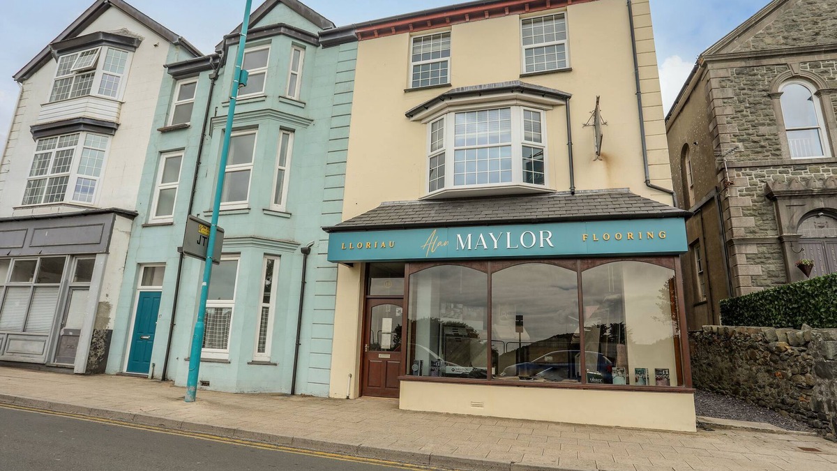 Criccieth Apartment | LLETY EDNYFED, family friendly, luxury holiday cottage in Criccieth