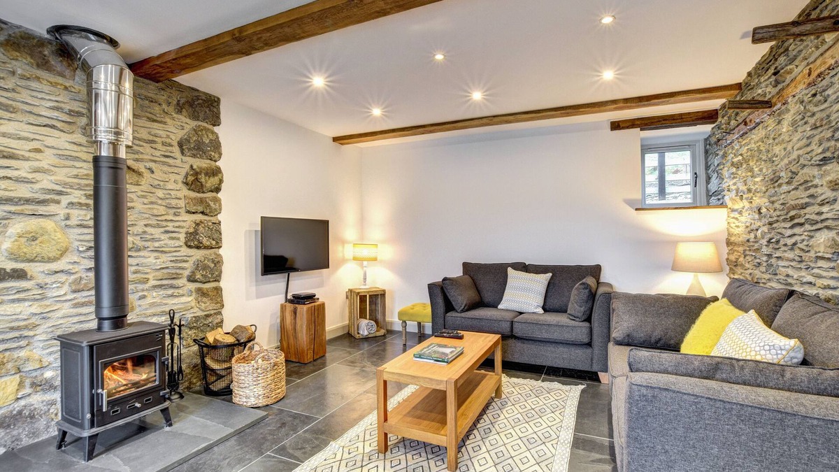 Machynlleth House | Llety Tanllan - Five Bedroom House, Sleeps 10
