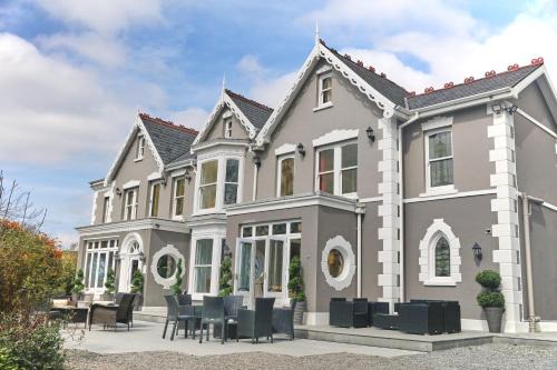 Llanelli Hotel | LLwyn Country House