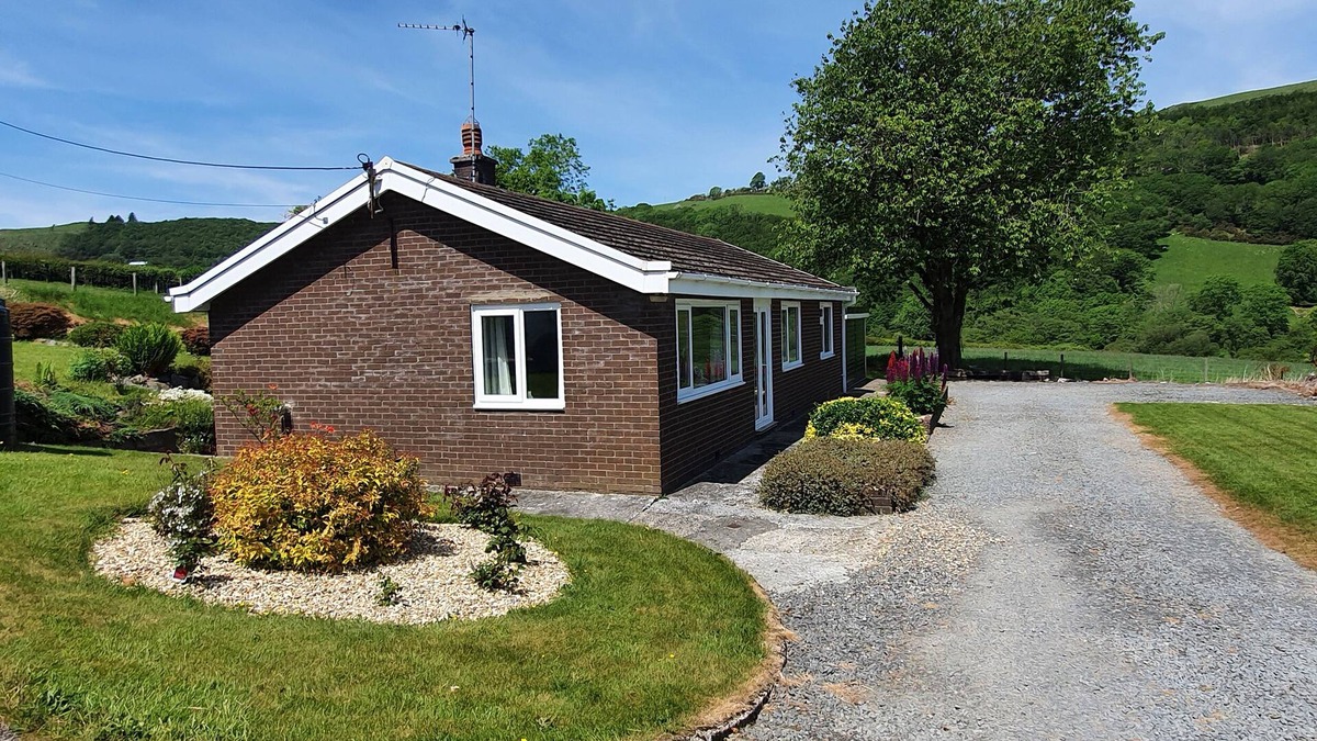 Capel Bangor Cottage | LLWYNON, pet friendly, character holiday cottage in Aberystwyth