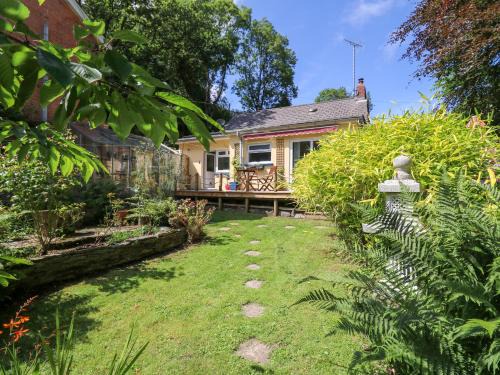 Cardigan House | Llyn Y Felin