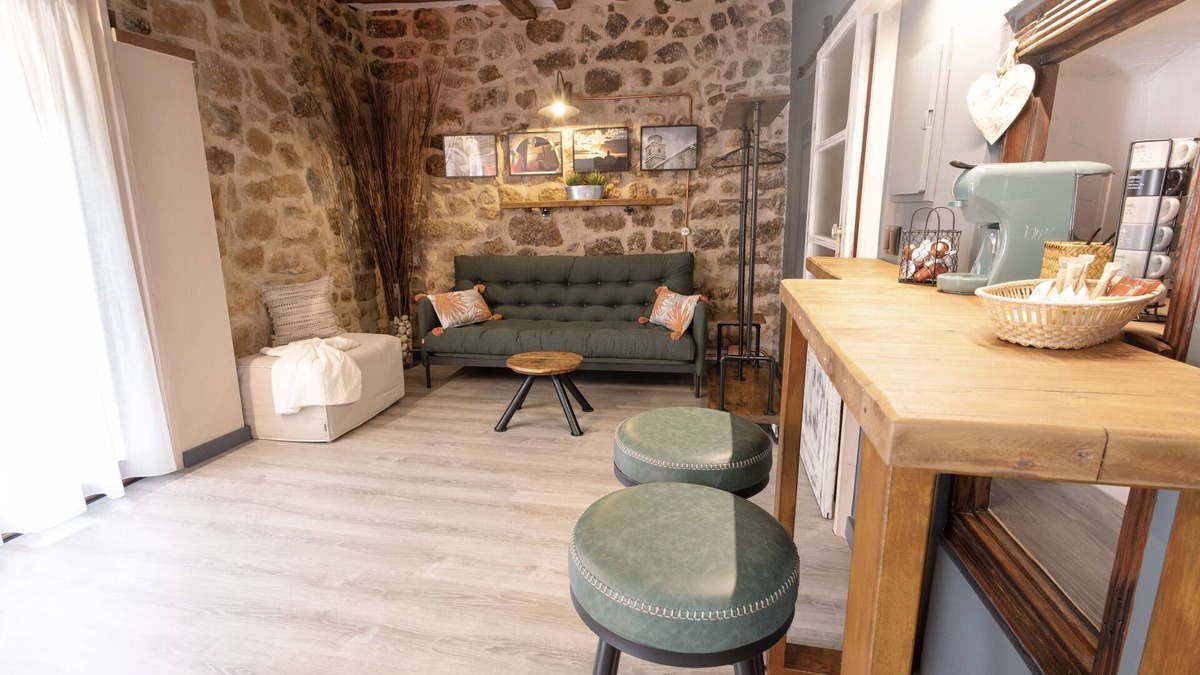 Arnes Apartment | Lo Raconet dárnes, a rural apartment in the historical center of Arnes.