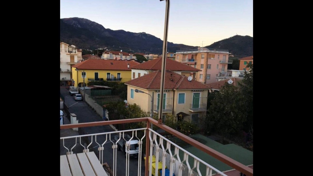 Loano House | LOANO apartment with parking Sea and mountain view. 700 meters from the sea