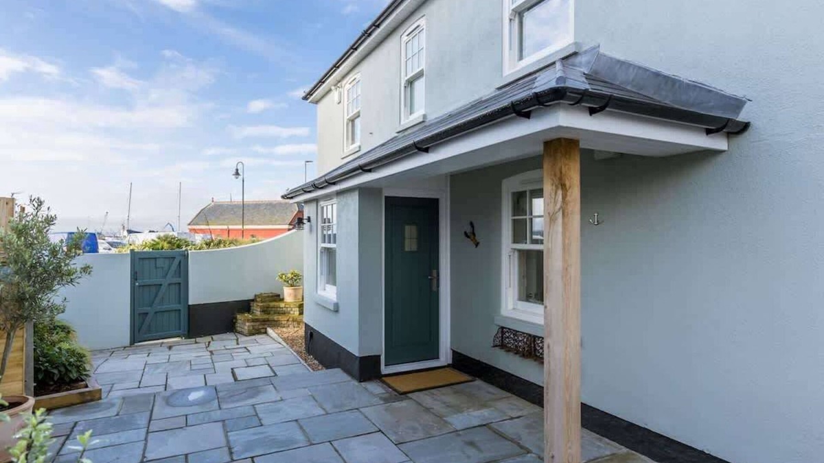 Poole Apartment | Lobster Cottage - Stone's Throw from Poole Quay
