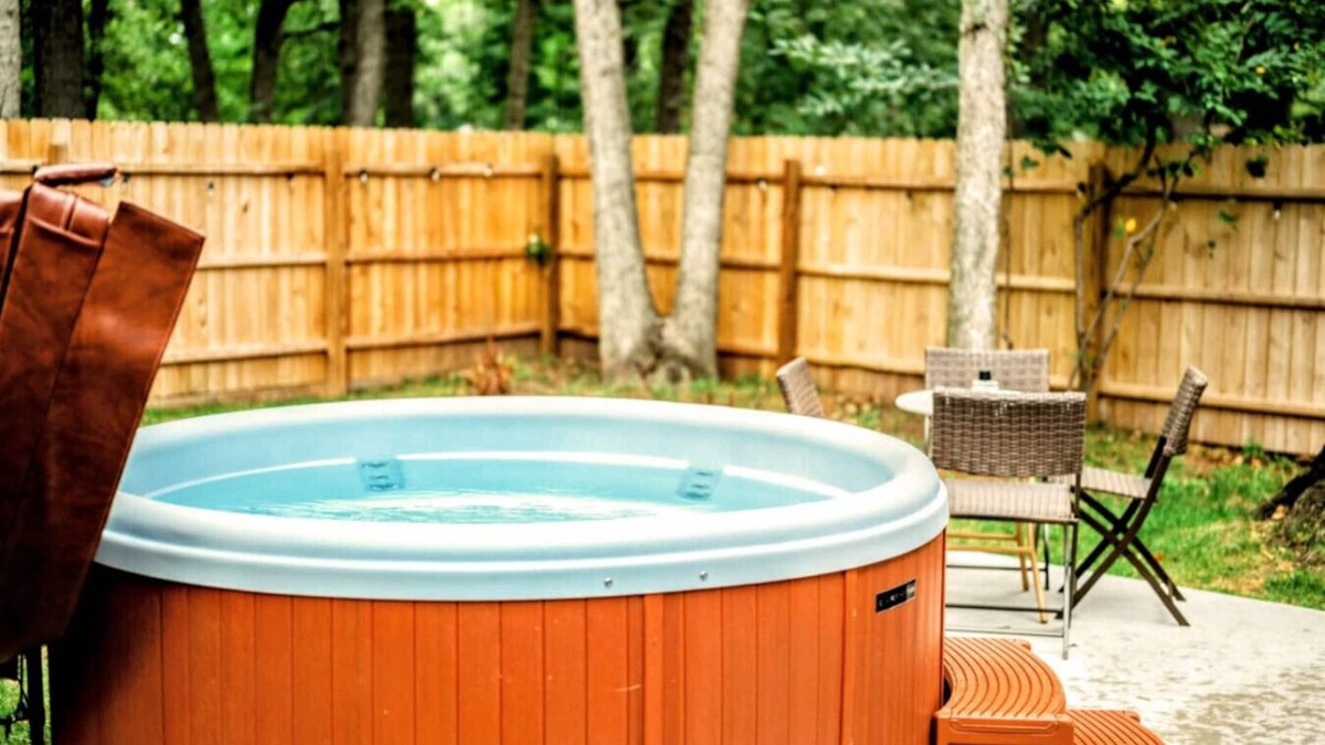 Traverse City House | Locally Owned 2BR w/Hot Tub