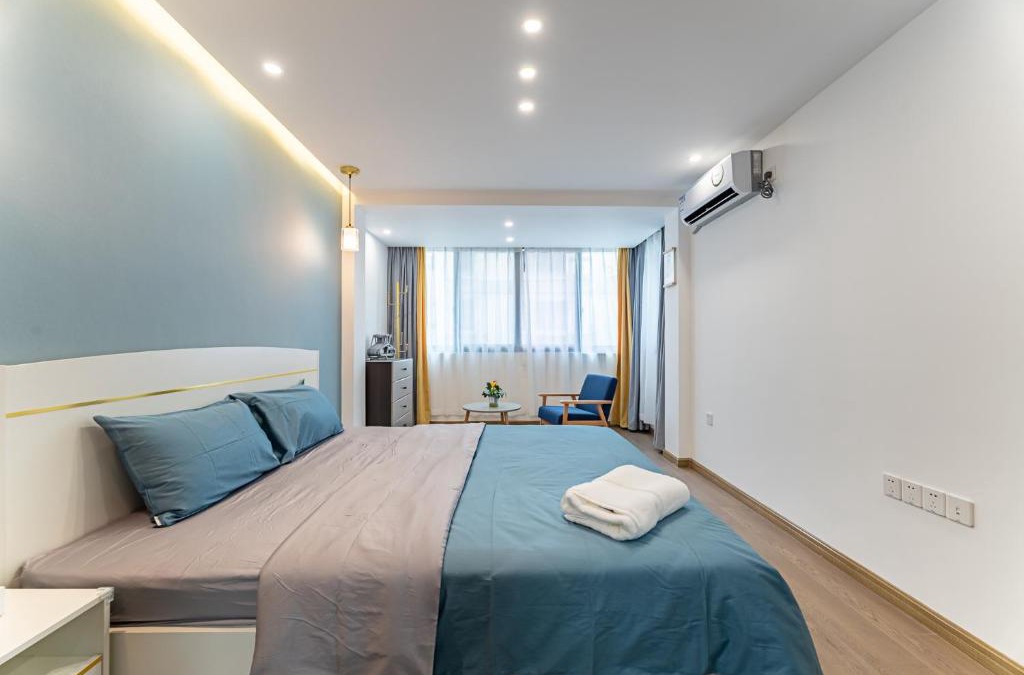 Downtown Hangzhou Apartment | Locals Apartment Place 99