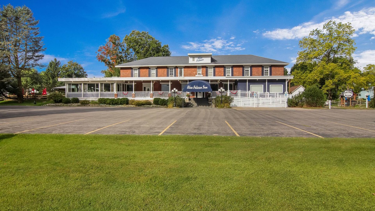 Central Lake Hotel | located above the blue pelican