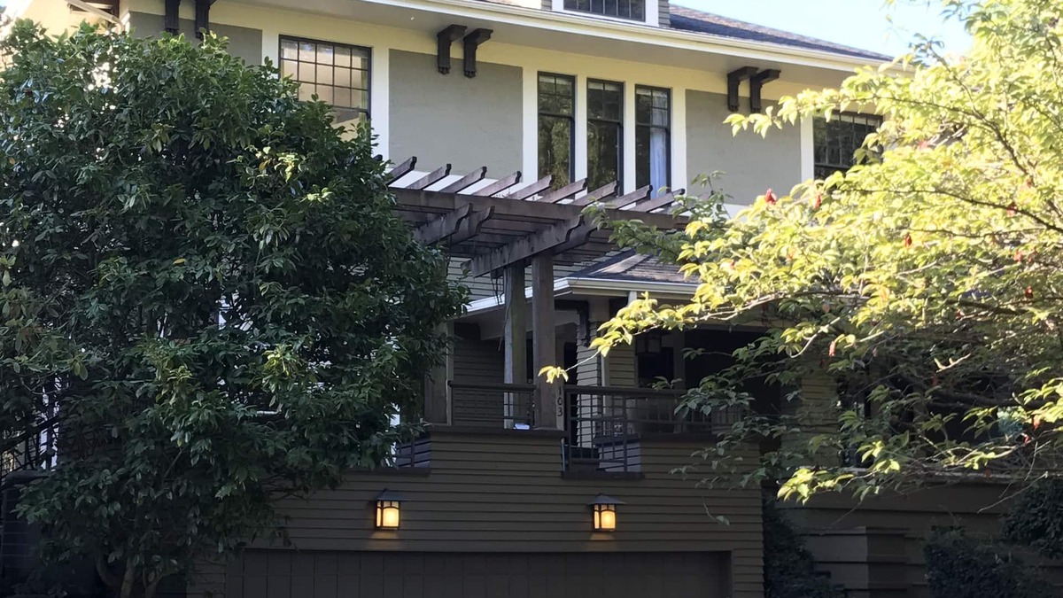 East Queen Anne House | Located at the top of Queen Anne only a block from all of the shops.