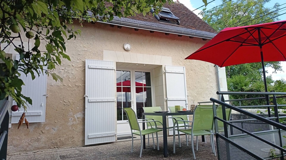 La Croix-en-Touraine House | located between Amboise and Chenonceau and close to the Loire Valley vineyards