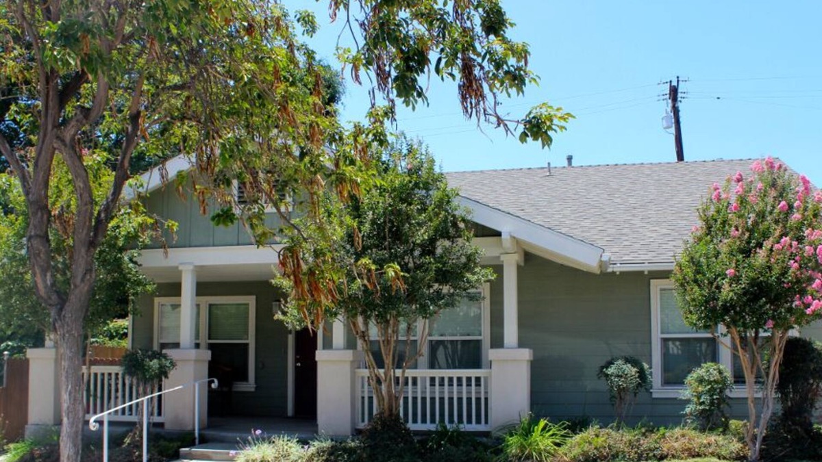 Whittier House | Located between Disneyland & Hollywood/Universal Studios