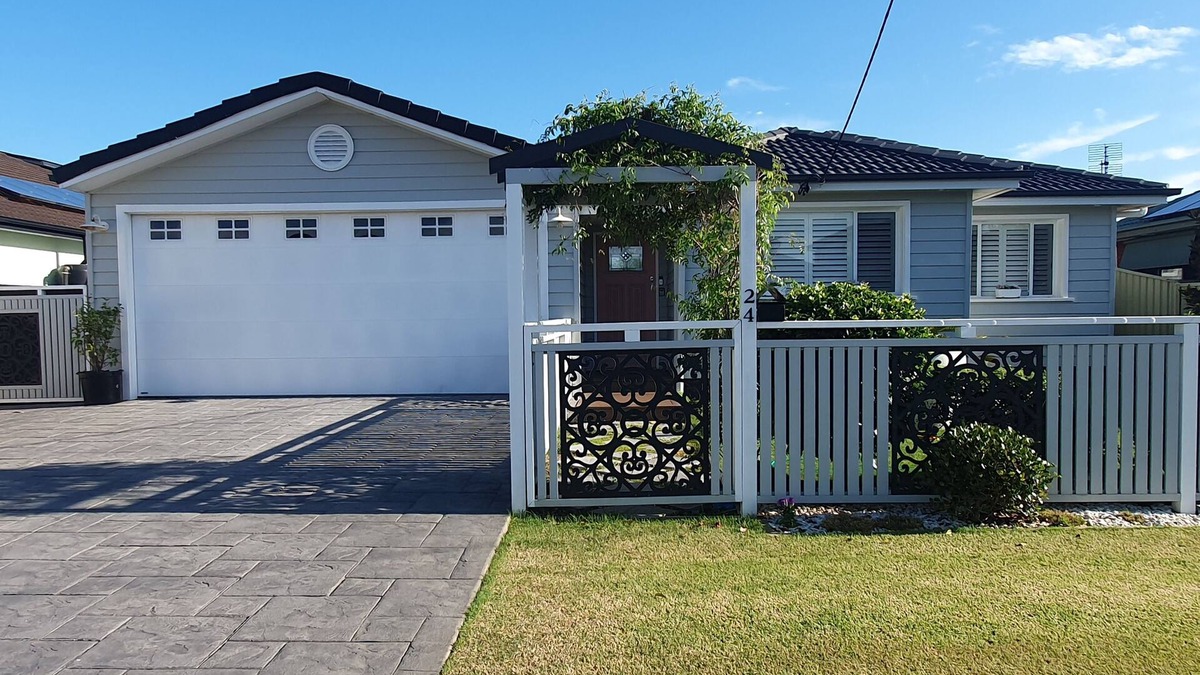 Windang House | Located between picturesque Lake Illawarra and Windang beach