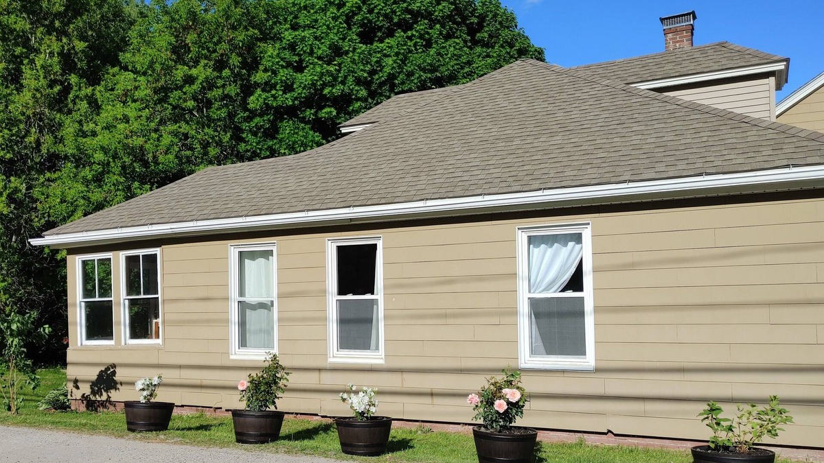 Winthrop House | Located directly in central downtown and beach area, fish or kayak from backyard