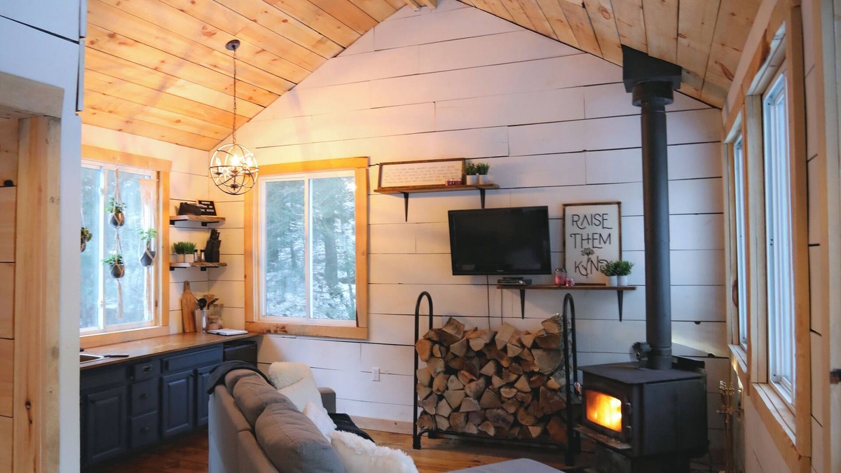 Addington Highlands Cabin | Located directly on the Skootamatta River with Private back lake