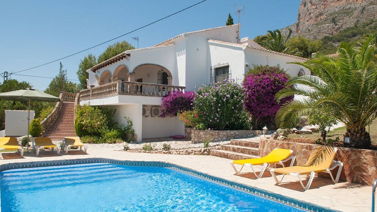Montgo de Toscamar Villa | Located in a quiet area with easy access to the town, port and beaches of Jávea