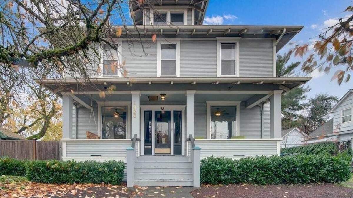 McMinnville House | Located in Downtown Mac | Dog Friendly | Firepit