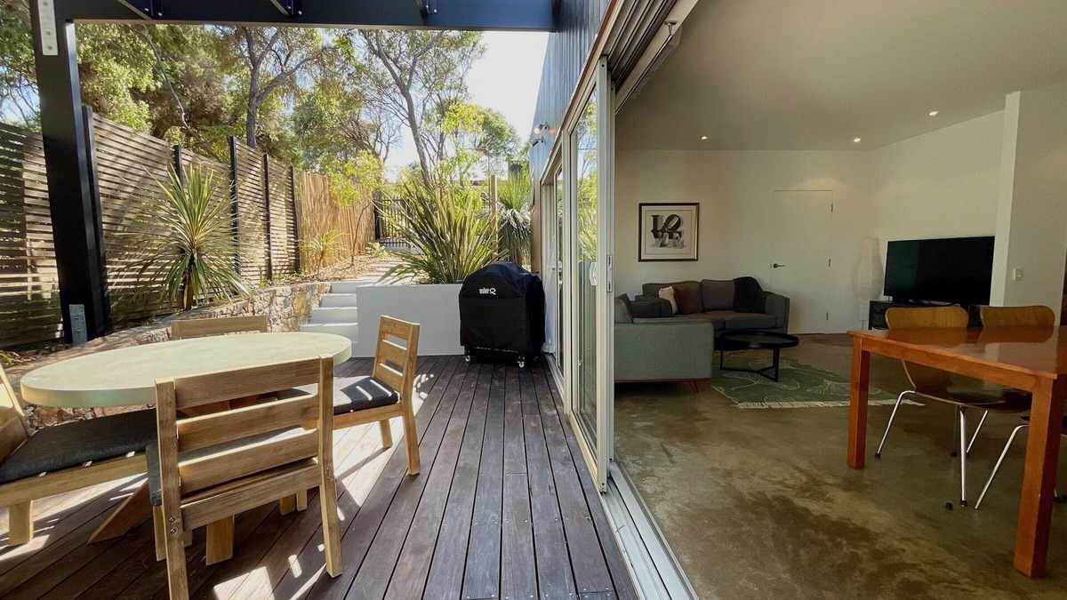 Gnarabup Apartment | Located in Gnarabup a short stroll from the main beaches and cafes