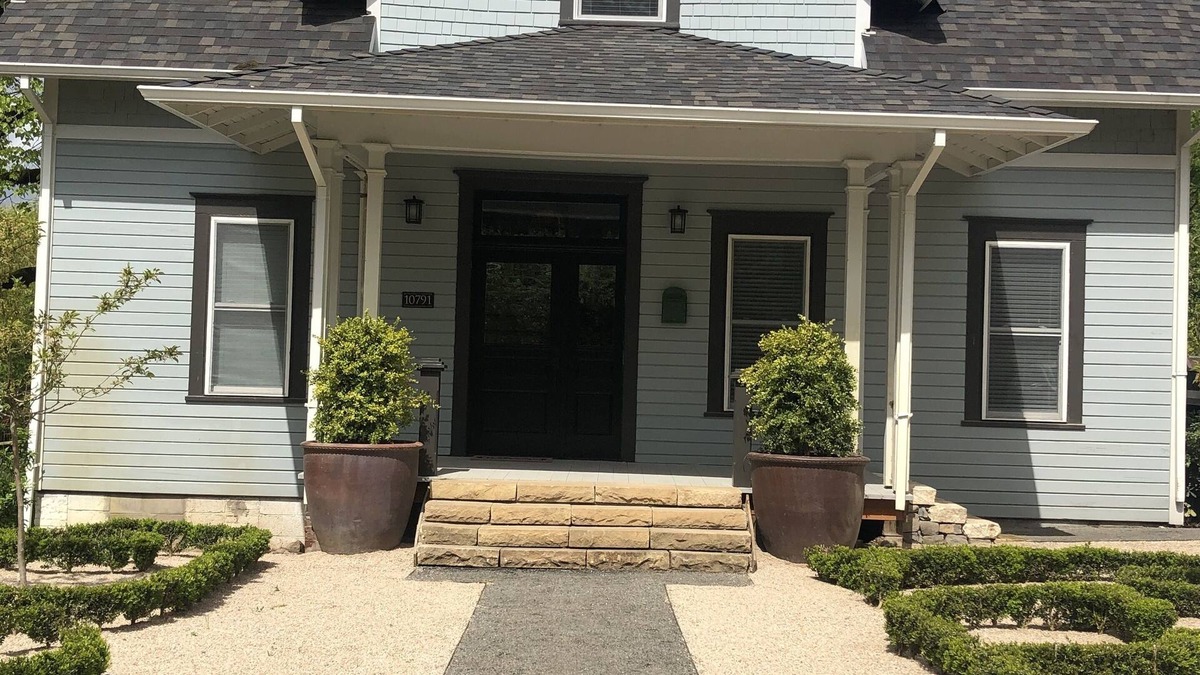Butteville House | Located in Heart of Oregon Wine Country - 5 minutes from Champoeg Park