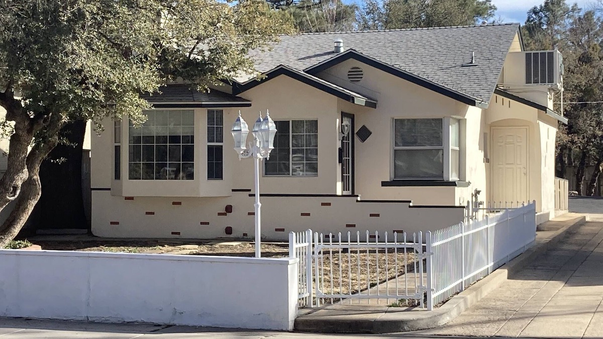 Prescott House | Located in Prescott’s Historic District. Walking distance to Whiskey Row.