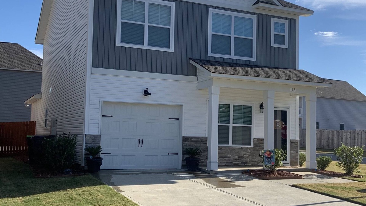 Oak Grove House | Located in safe community close to most attractions.