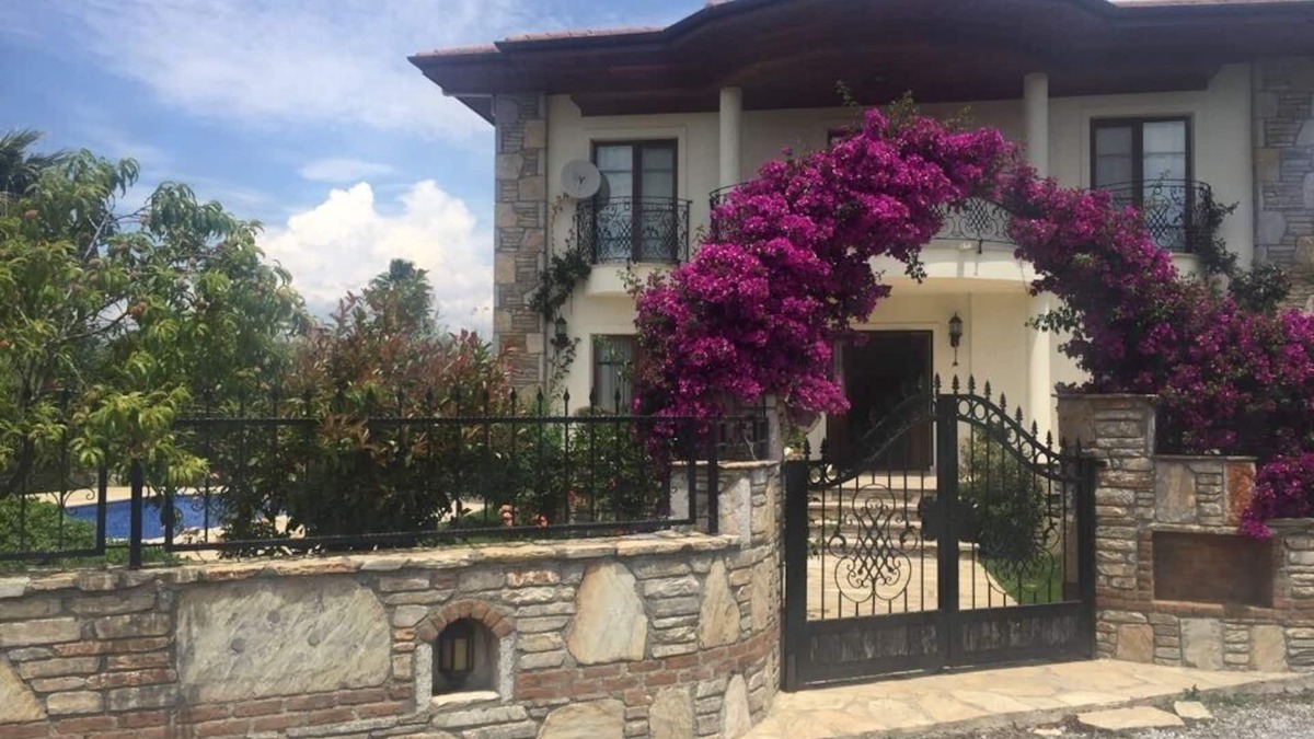 Dalyan City Center Villa | Located in the Maraş Area, close to local riverside restaurants and Town Center.