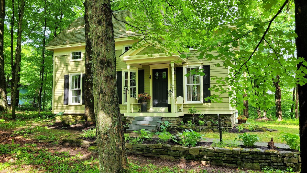 Guilderland Center House | Located in the beautiful Heldebergs, This is a cute little house you will love.