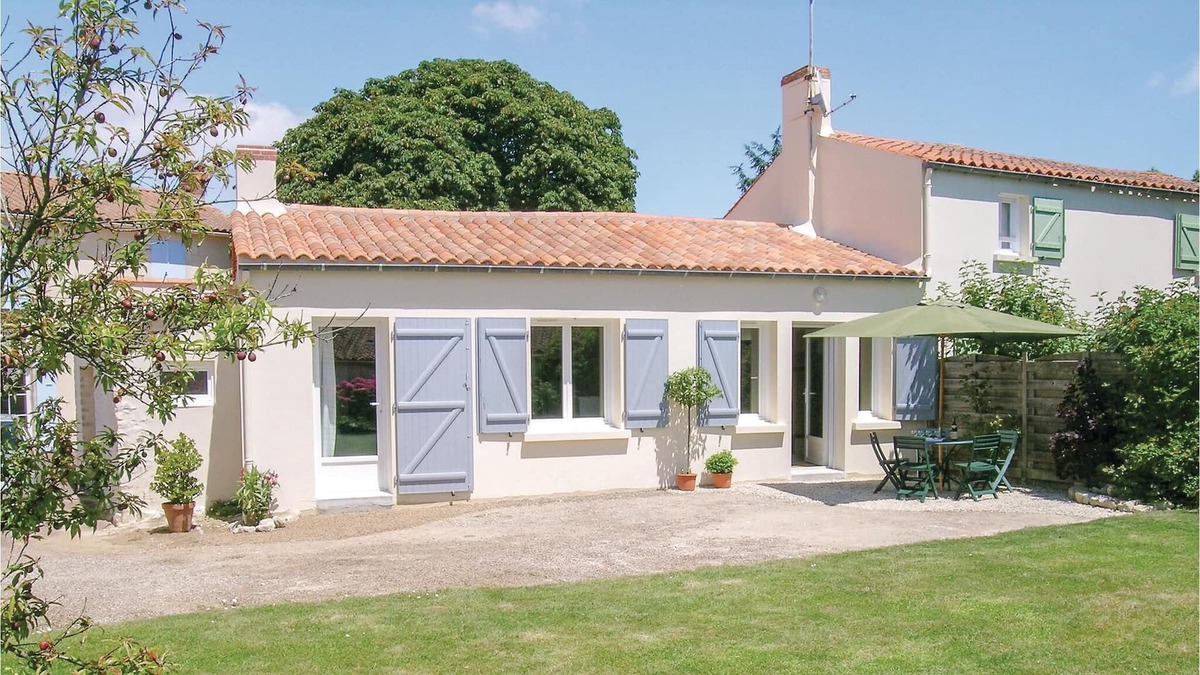 La Jonchere House | Located in the charming village of La Jonchère, this welcoming vacation home awaits you just ten min
