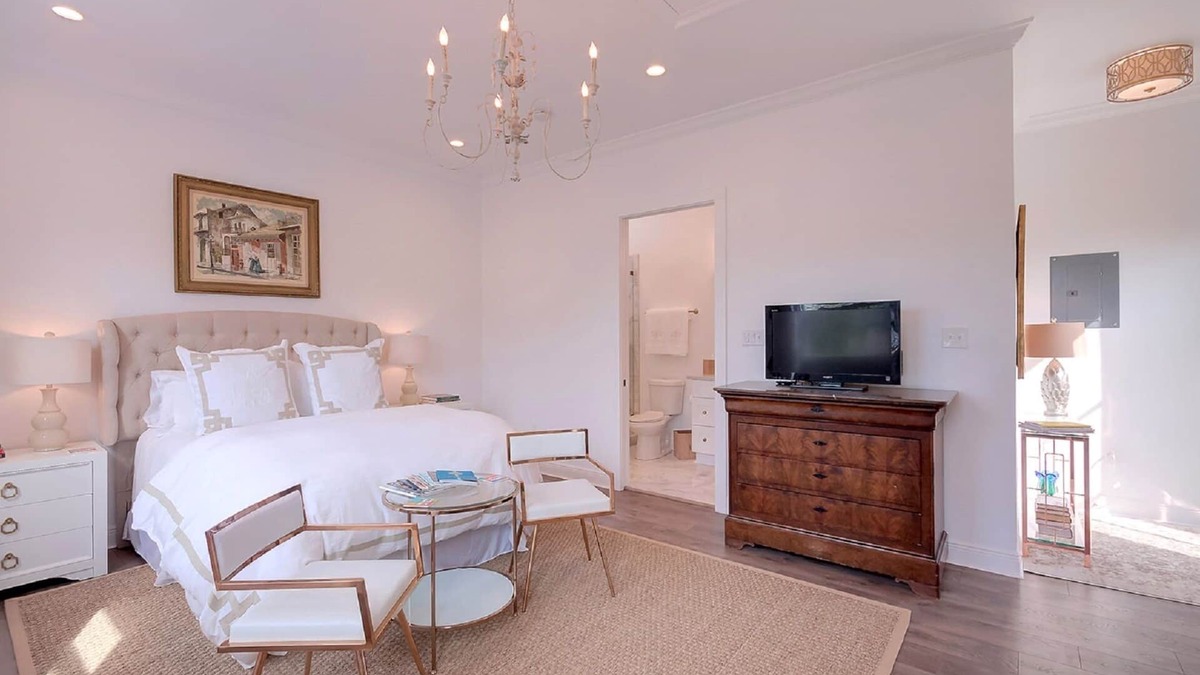 Broadmoor Apartment | Located in the heart of New Orleans.
