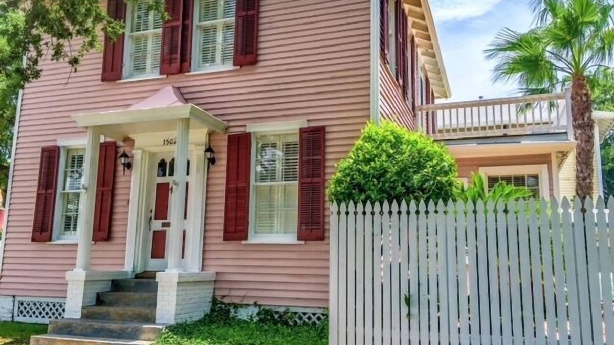 Galveston House | Located in the Heart of Galveston's Silk Stocking District